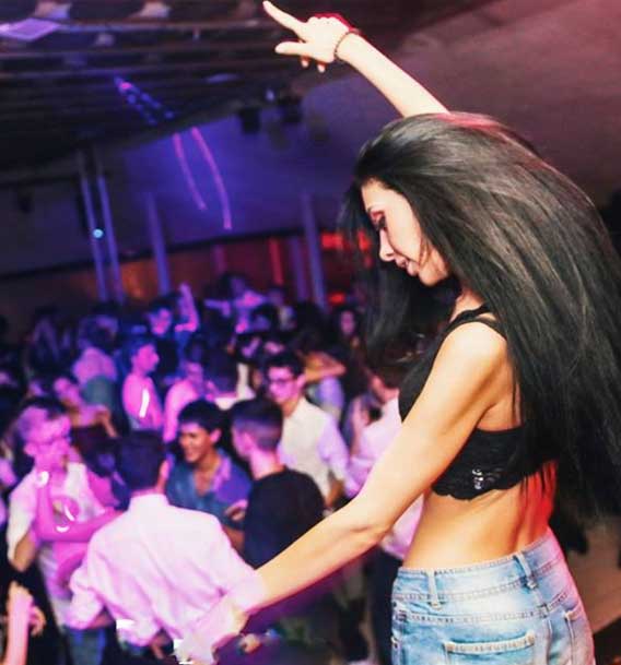 Black Hole Milano | Discoteche e night club a Milano per feste e musica dal vivo | Discoteca Milano chi siamo Black Hole Milano