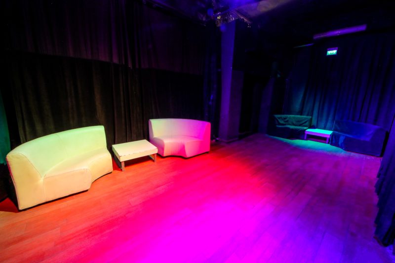 Black Hole Milano | Discoteche e night club a Milano per feste e musica dal vivo | immagine Sala Backstage
