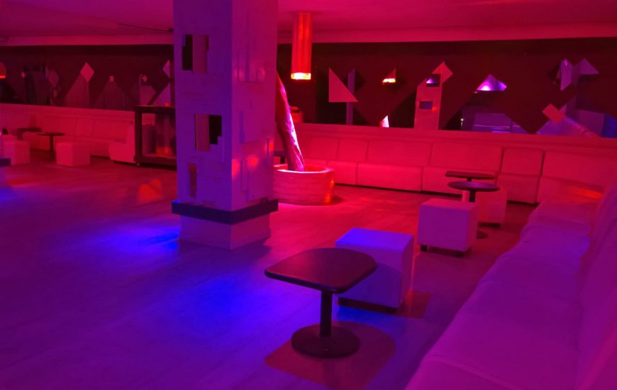 Black Hole Milano | Discoteche e night club a Milano per feste e musica dal vivo | immagine Sala Albero